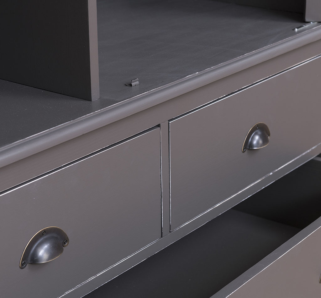 Kleiderschrank für das gehobene Ambiente - in vielen Farben erhältlich!