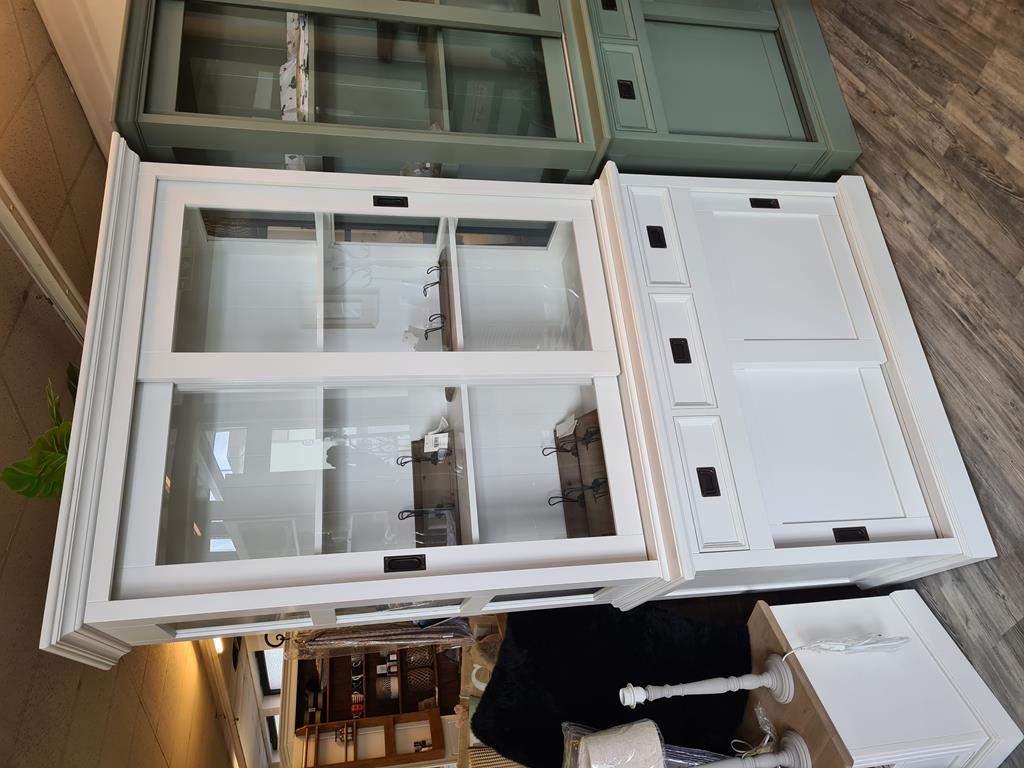 Kompakter Buffetschrank mit Schiebetüren im Landhausstil - in vielen Farben erhältlich!
