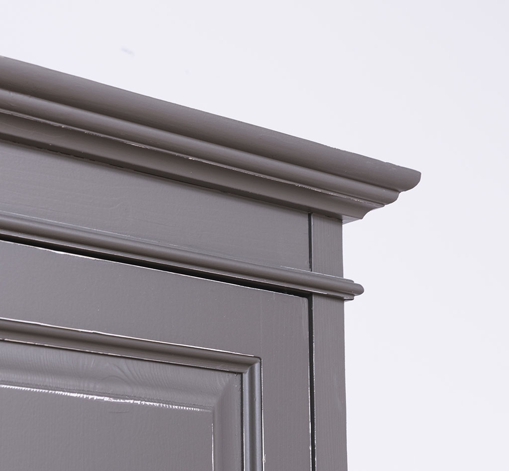 Kleiderschrank für das gehobene Ambiente - in vielen Farben erhältlich!