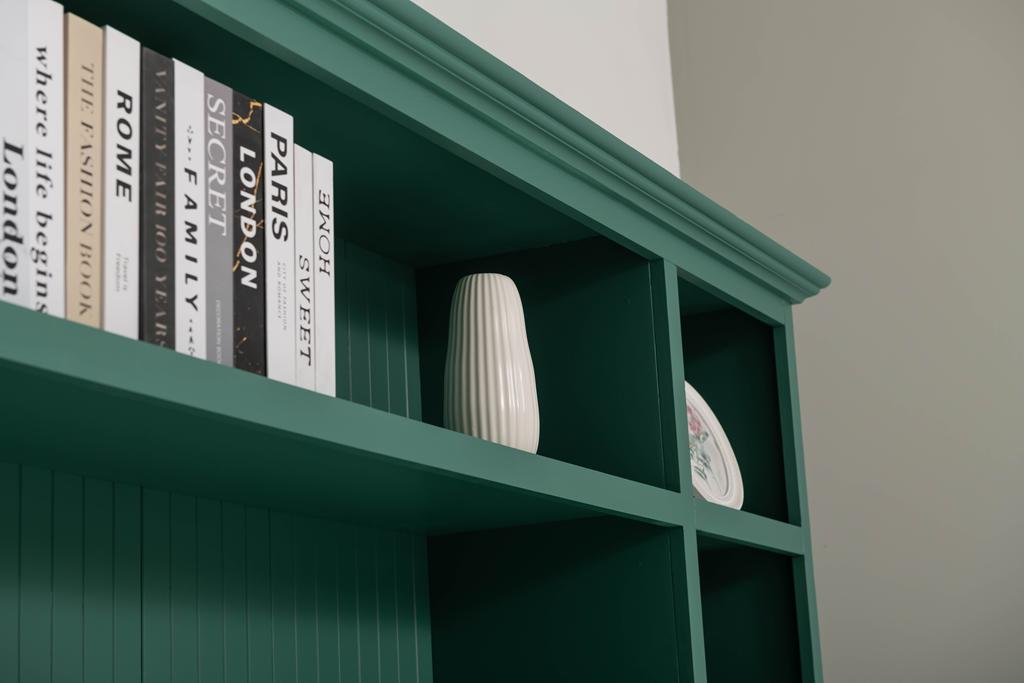 Großer TV-Schrank im englischen Landhausstil - in vielen Farben erhältlich! Großer TV-Schrank im englischen Landhausstil - in vielen Farben erhältlich!