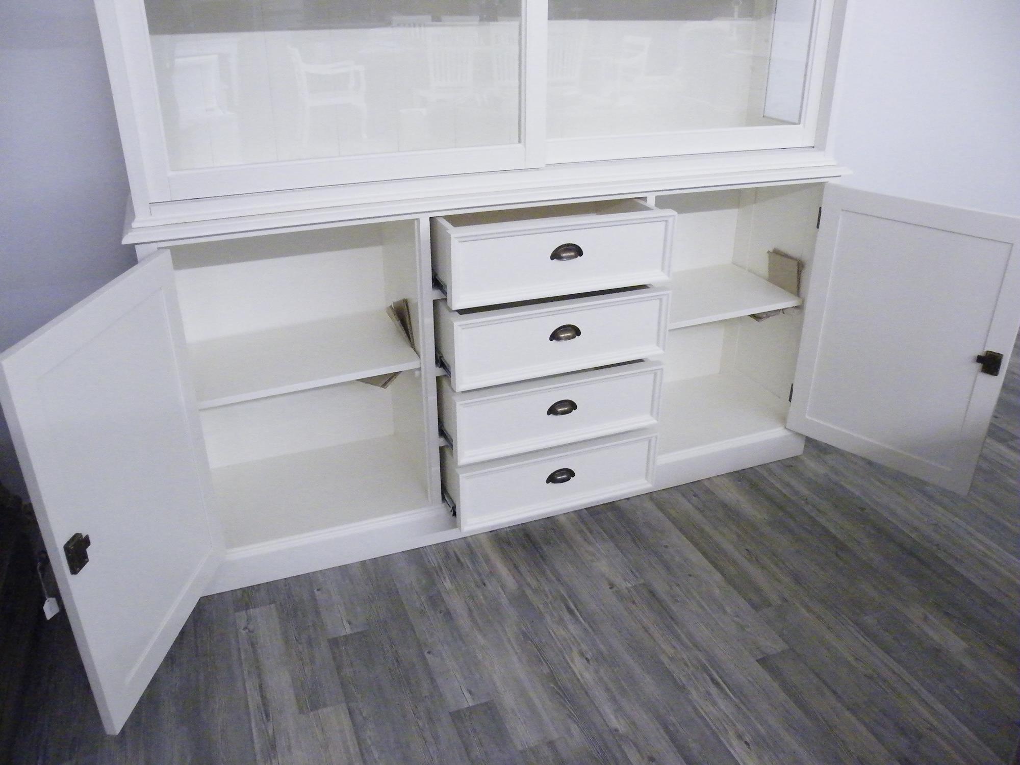 Hochschrank im Shabby Chic