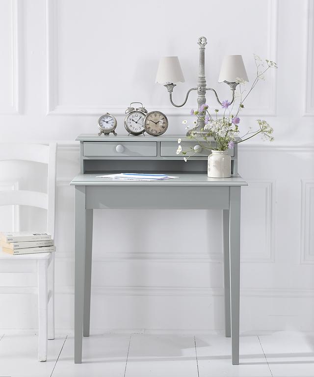 Geradliniger Sekretär im Shabby Chic