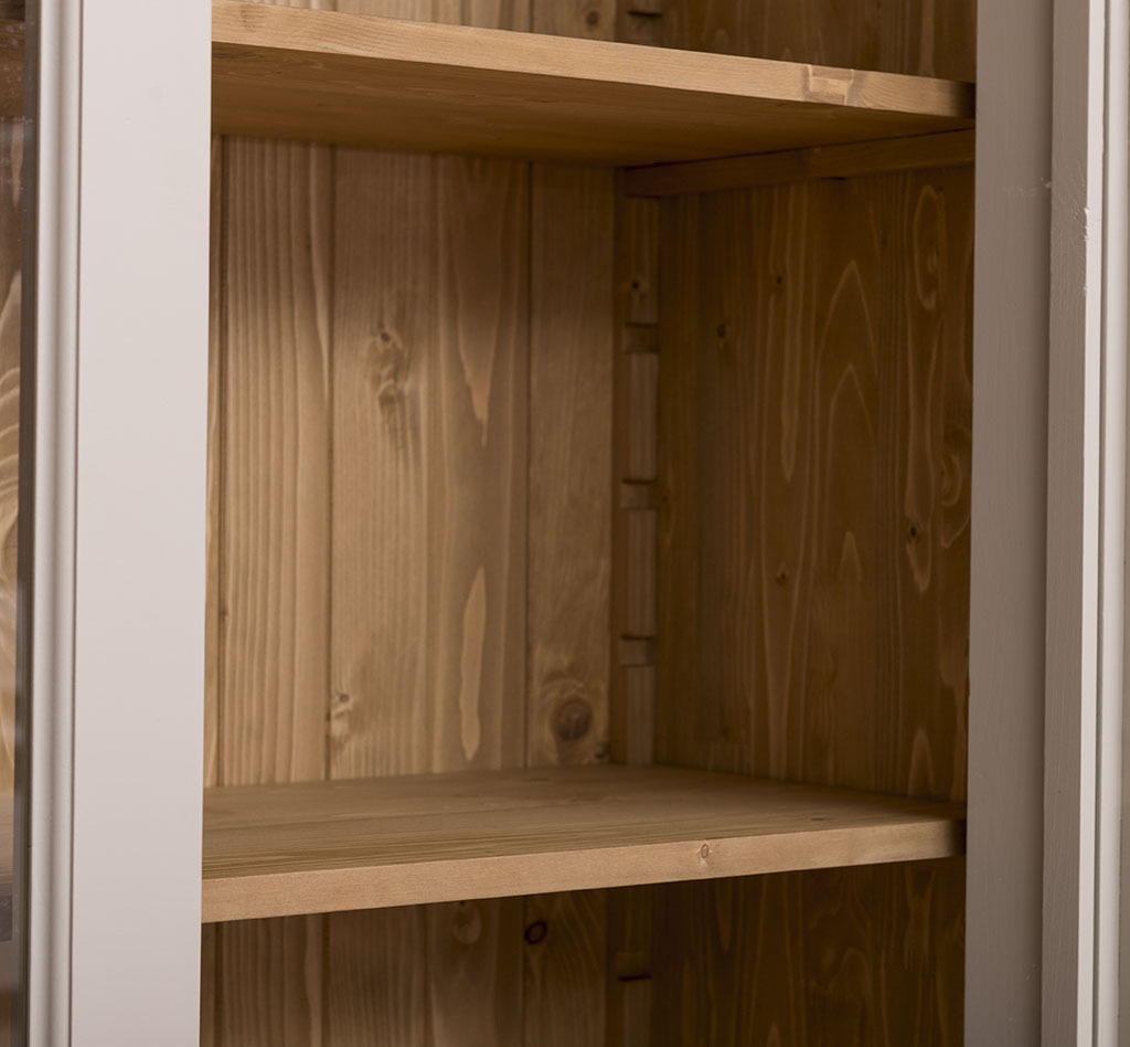 Stilvoller Vitrinenschrank für das gehobene Ambiente - in vielen Farben erhältlich! Stilvoller Vitrinenschrank für das gehobene Ambiente - in vielen Farben erhältlich!