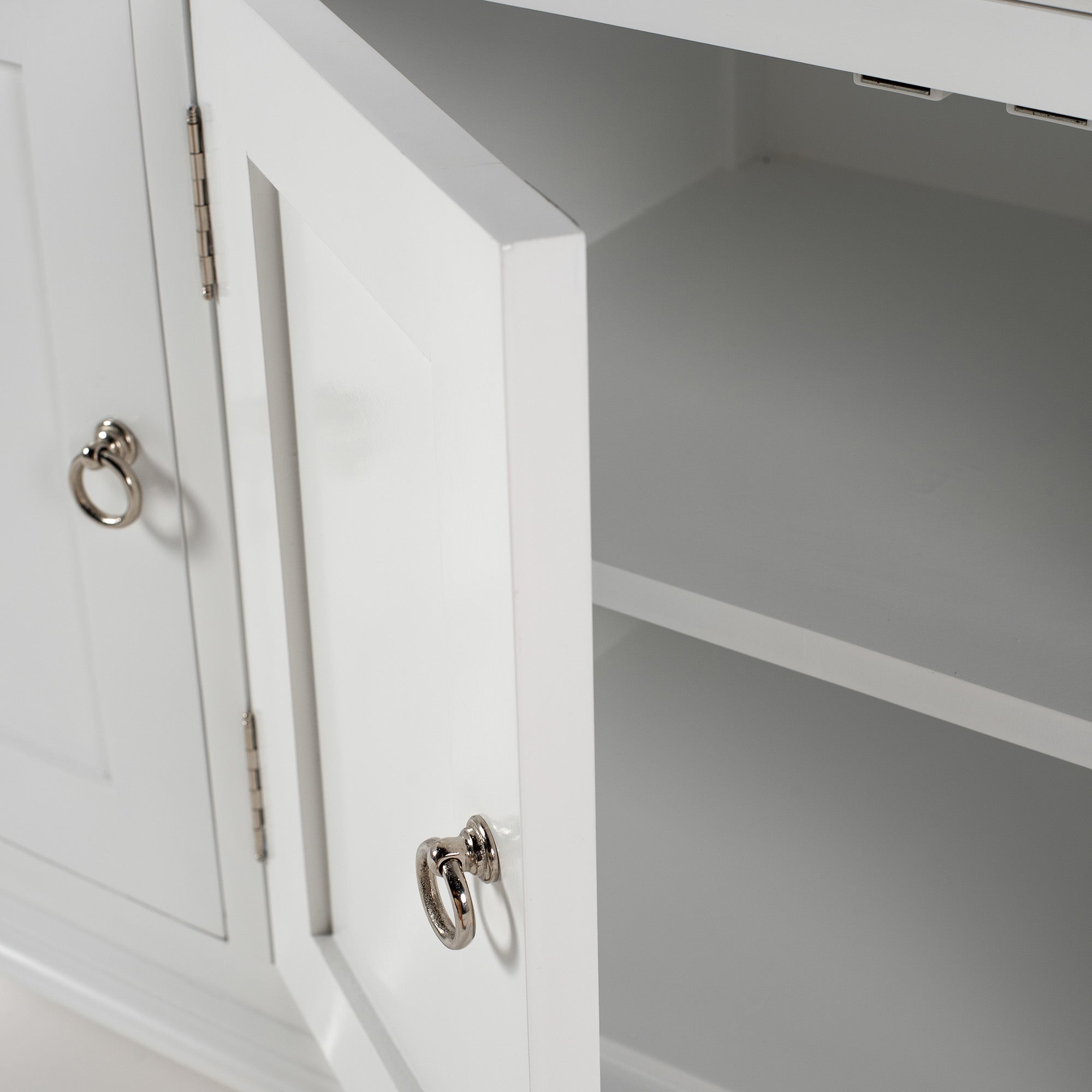 Skansen Sideboard mit 4 Türen und 3 Schubladen – Klassisches Weiß