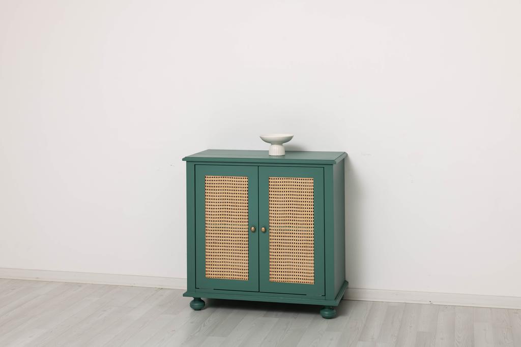 Kompakte Kommode mit 2 Rattan Türen - in vielen Farben erhältlich!
