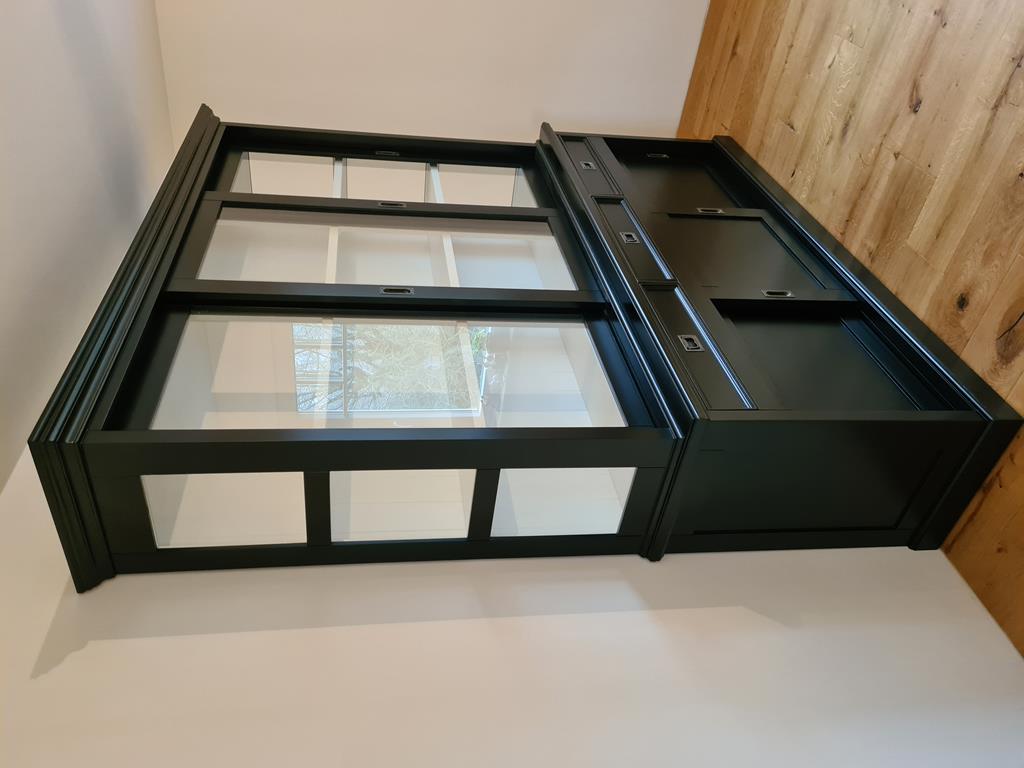 Schicker Buffetschrank mit Schiebetüren in Schwarz-Weiß - auch in anderen Farben erhältlich!