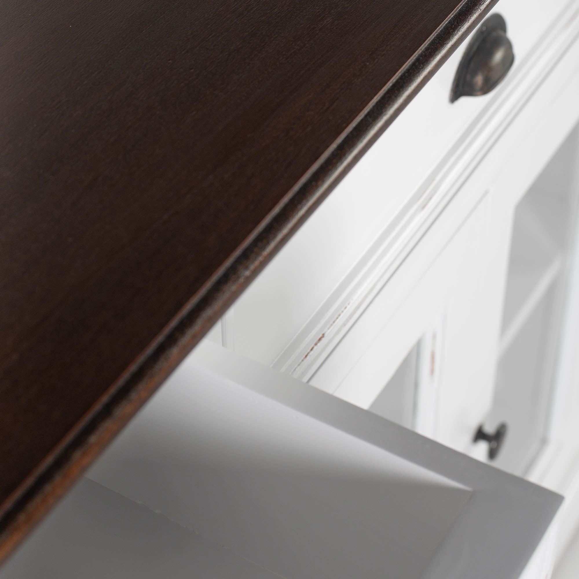 Halifax Accent Sideboard mit 4 Türen und 3 Schubladen – Weiß gewischt & Dunkelbraun