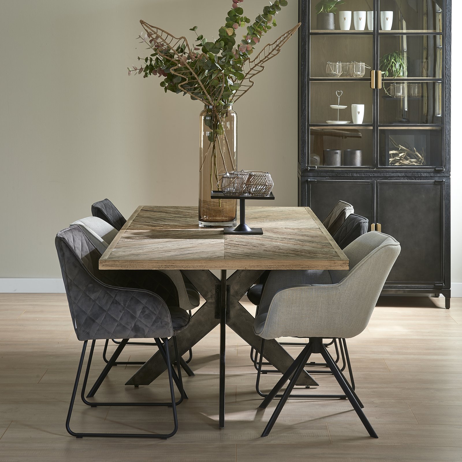 Falcon Crest Dining Table