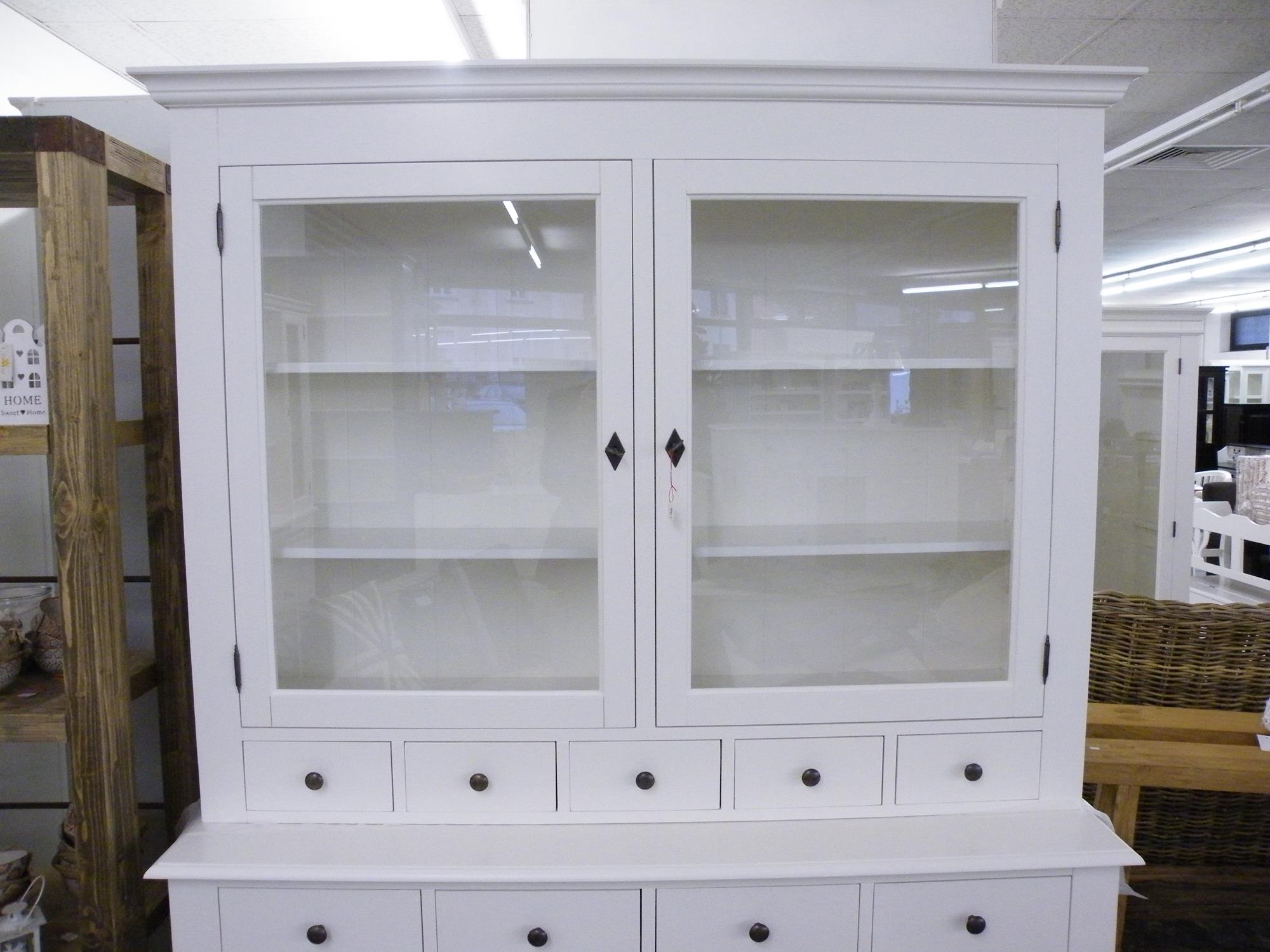 dscf8413_copy_ Interessanter Vitrinenschrank im Landhausstil