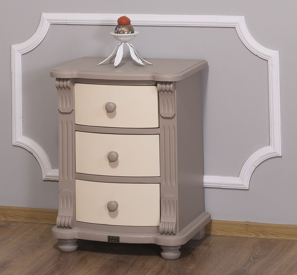 Kompakter Nachtschrank im Jugendstil mit 3 Schubladen - in vielen Farben erhältlich! Kompakter Nachtschrank im Jugendstil mit 3 Schubladen - in vielen Farben erhältlich!