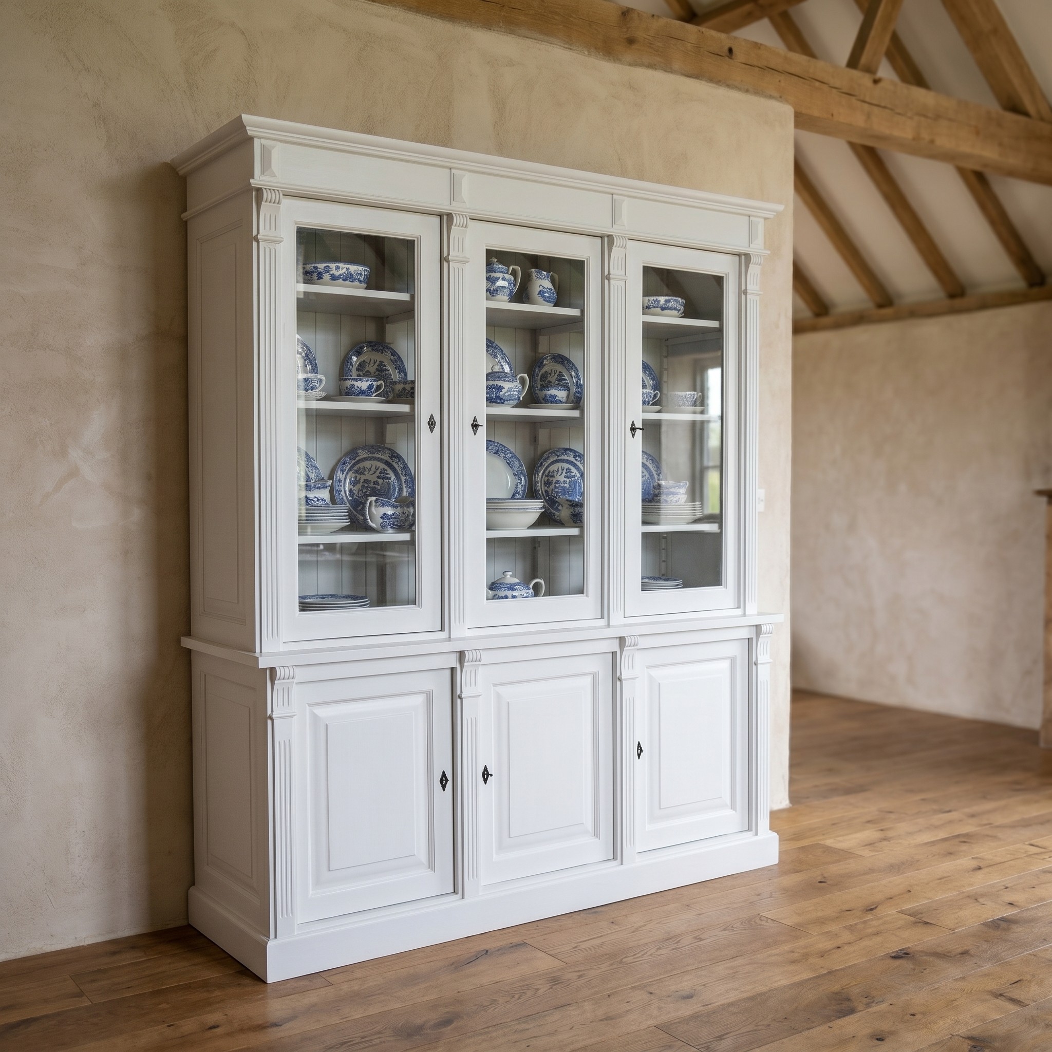 Vitrinenschrank im gepflegten Landhausstil - in vielen Farben erhältlich!