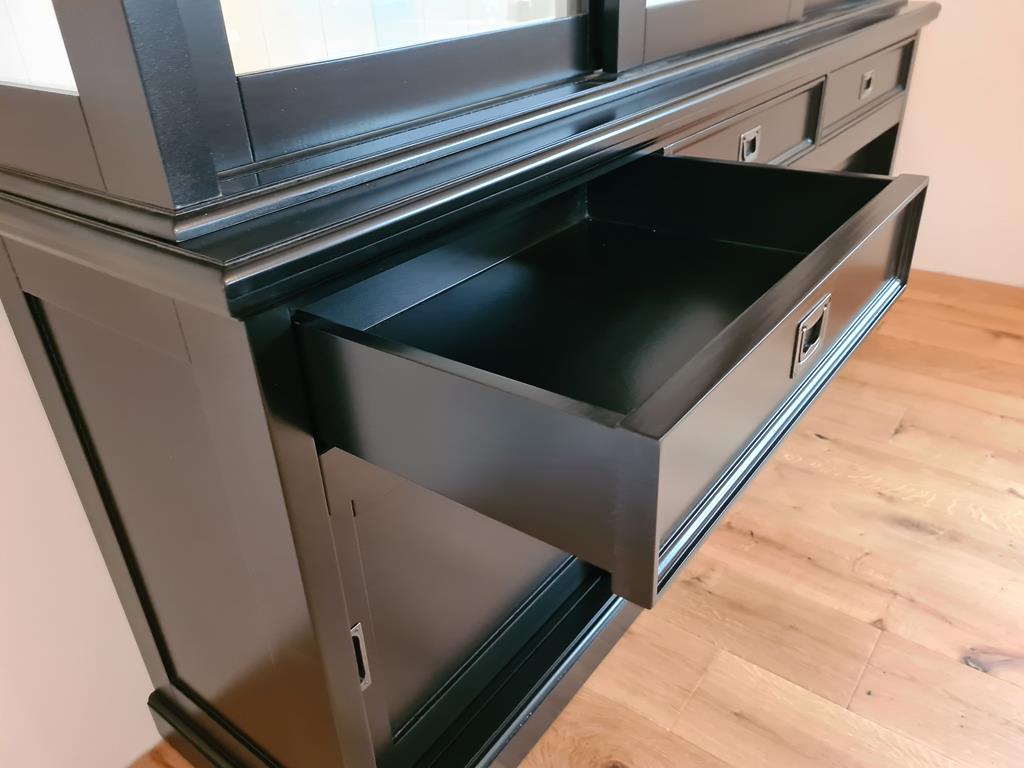 Schicker Buffetschrank mit Schiebetüren in Schwarz-Weiß - auch in anderen Farben erhältlich!