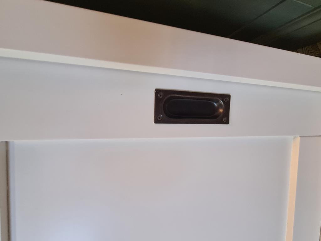 Kompakter Buffetschrank mit Schiebetüren im Landhausstil - in vielen Farben erhältlich!