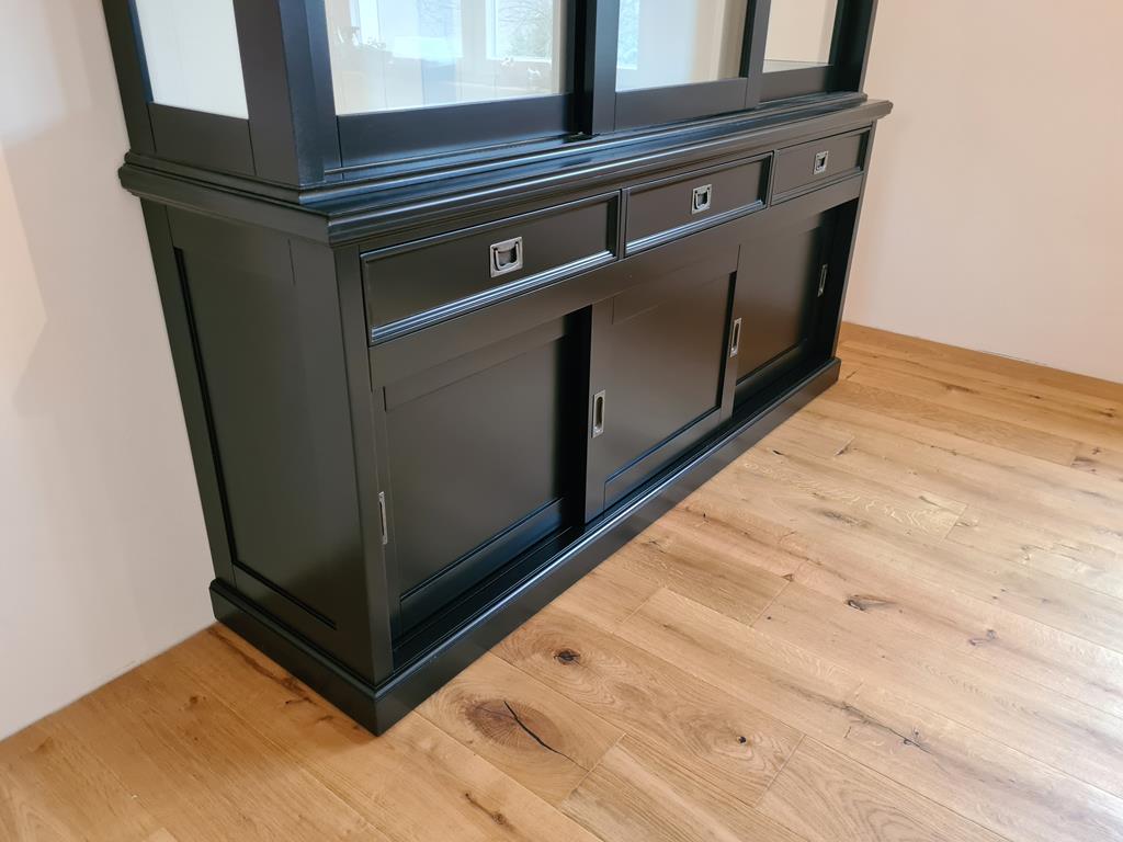 Schicker Buffetschrank mit Schiebetüren in Schwarz-Weiß - auch in anderen Farben erhältlich!