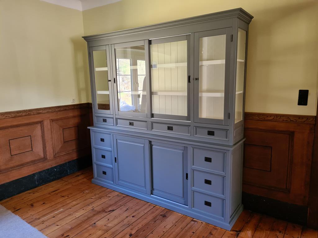 Vielseitiger Landhaus-Buffetschrank in Grau-Weiß - auch in anderen Farben erhältlich!