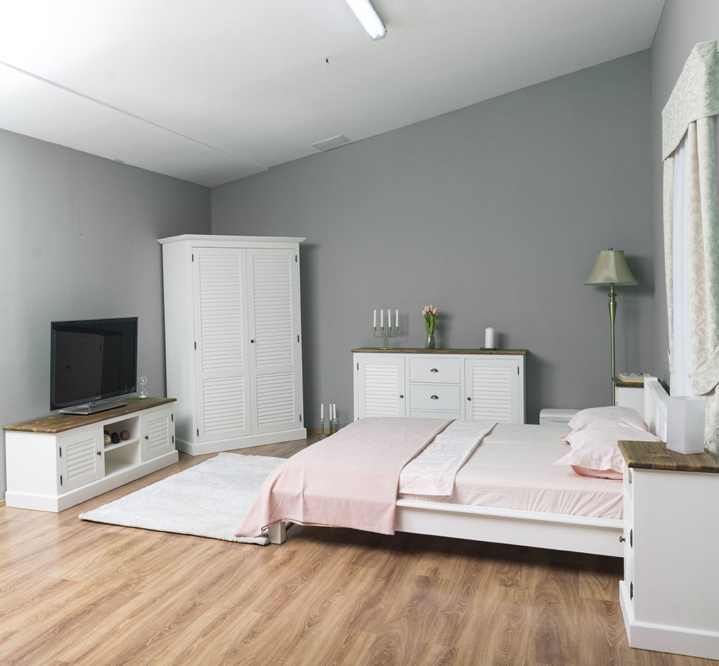 Landhaus-Kommode mit Lamellentüren - in vielen Farben erhältlich!