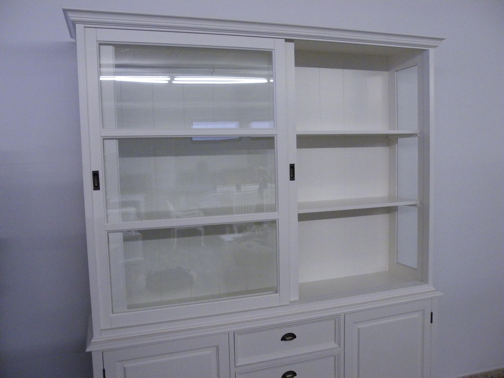 Hochschrank im Shabby Chic