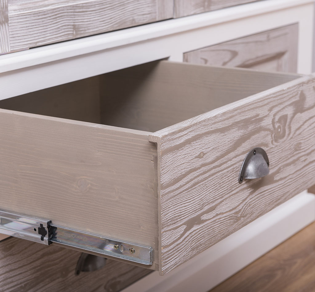 Eleganter Kleiderschrank im Landhausstil - in vielen Farben erhältlich!