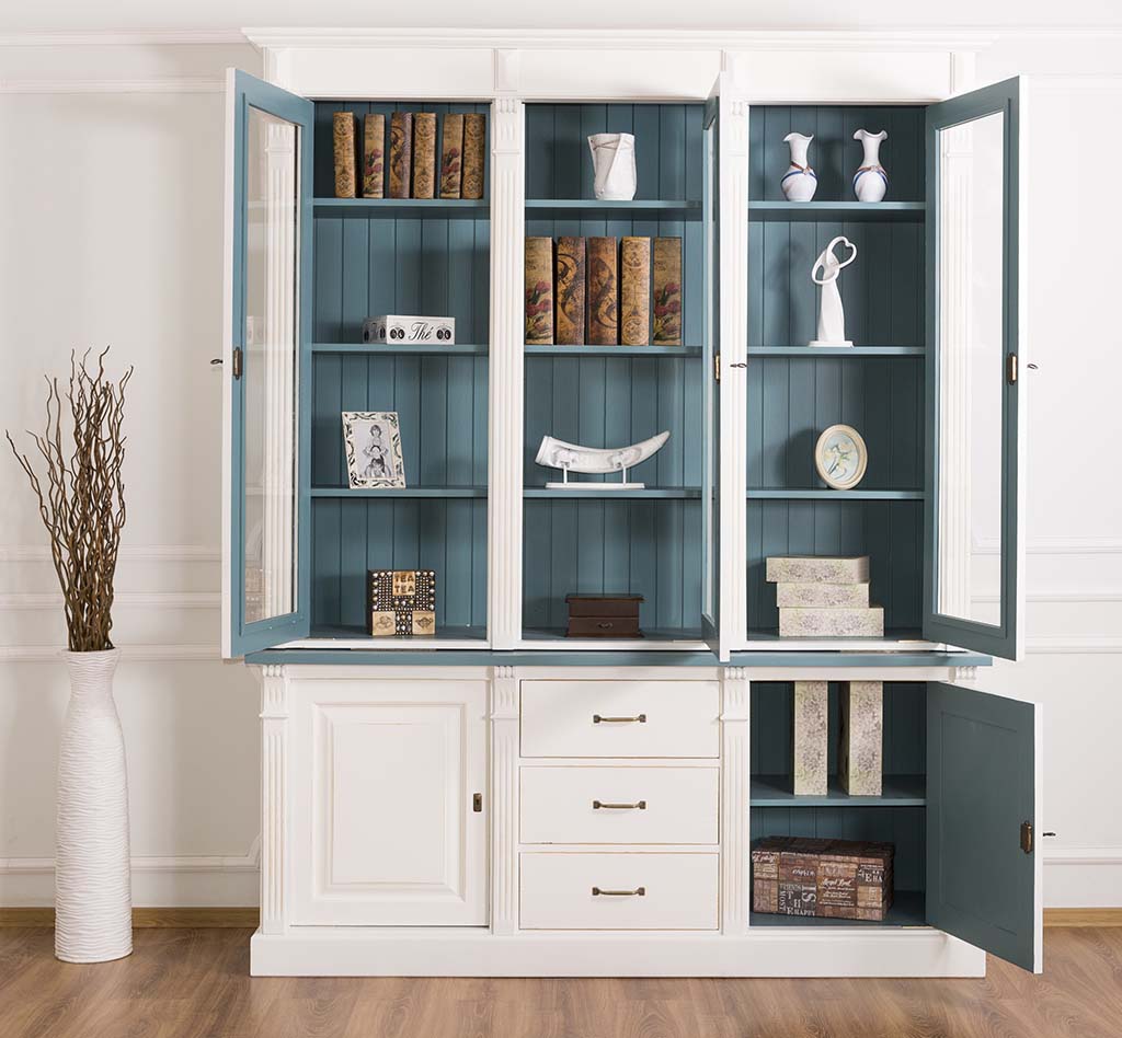 Eleganter Vitrinenschrank mit liebevollen Details - in vielen Farben erhältlich!