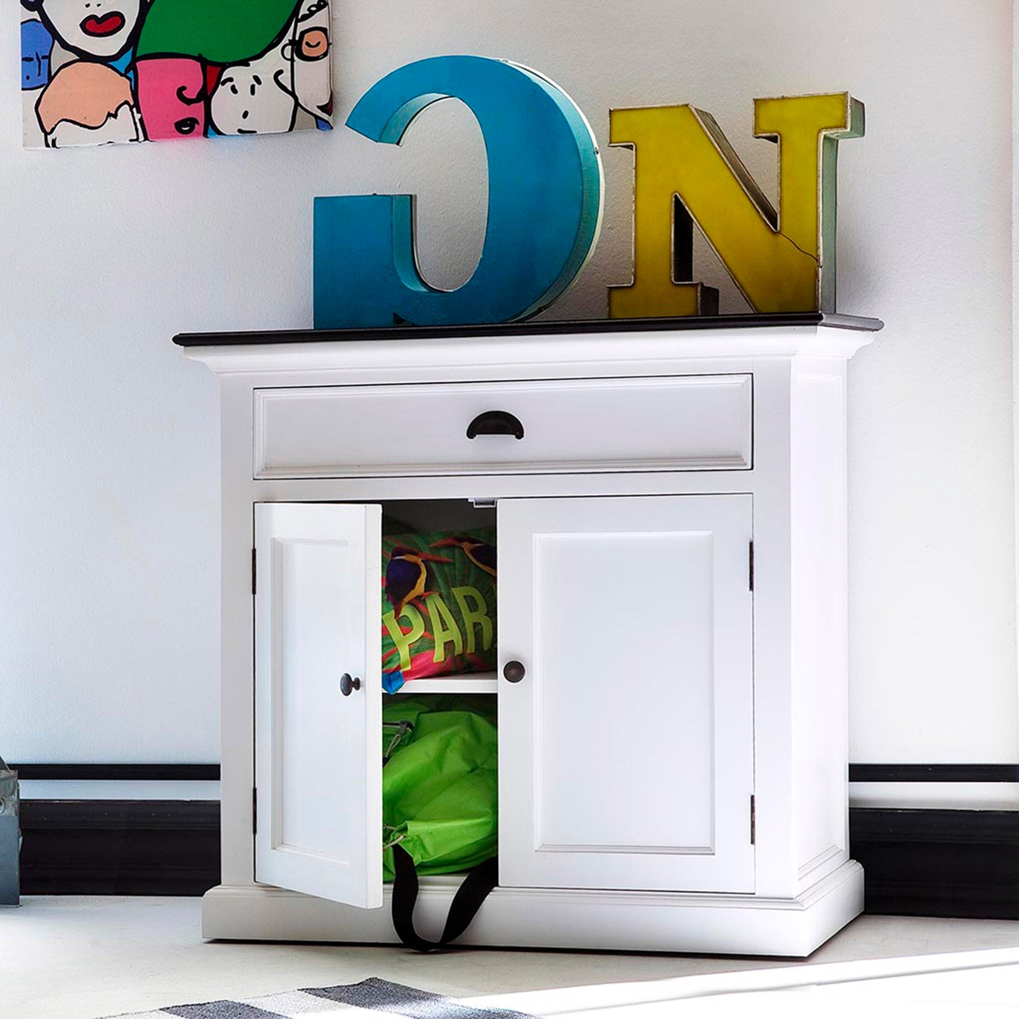 Halifax Contrast Kleines Sideboard – Weiß mit schwarzer Tischplatte
