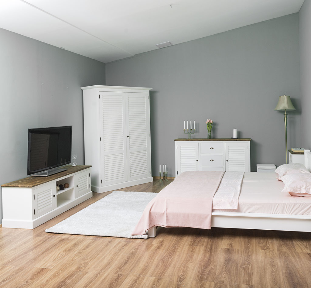 Edler Kleiderschrank mit Lamellentüren - in vielen Farben erhältlich!