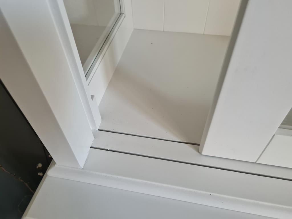 Massiver Buffetschrank in Weiß