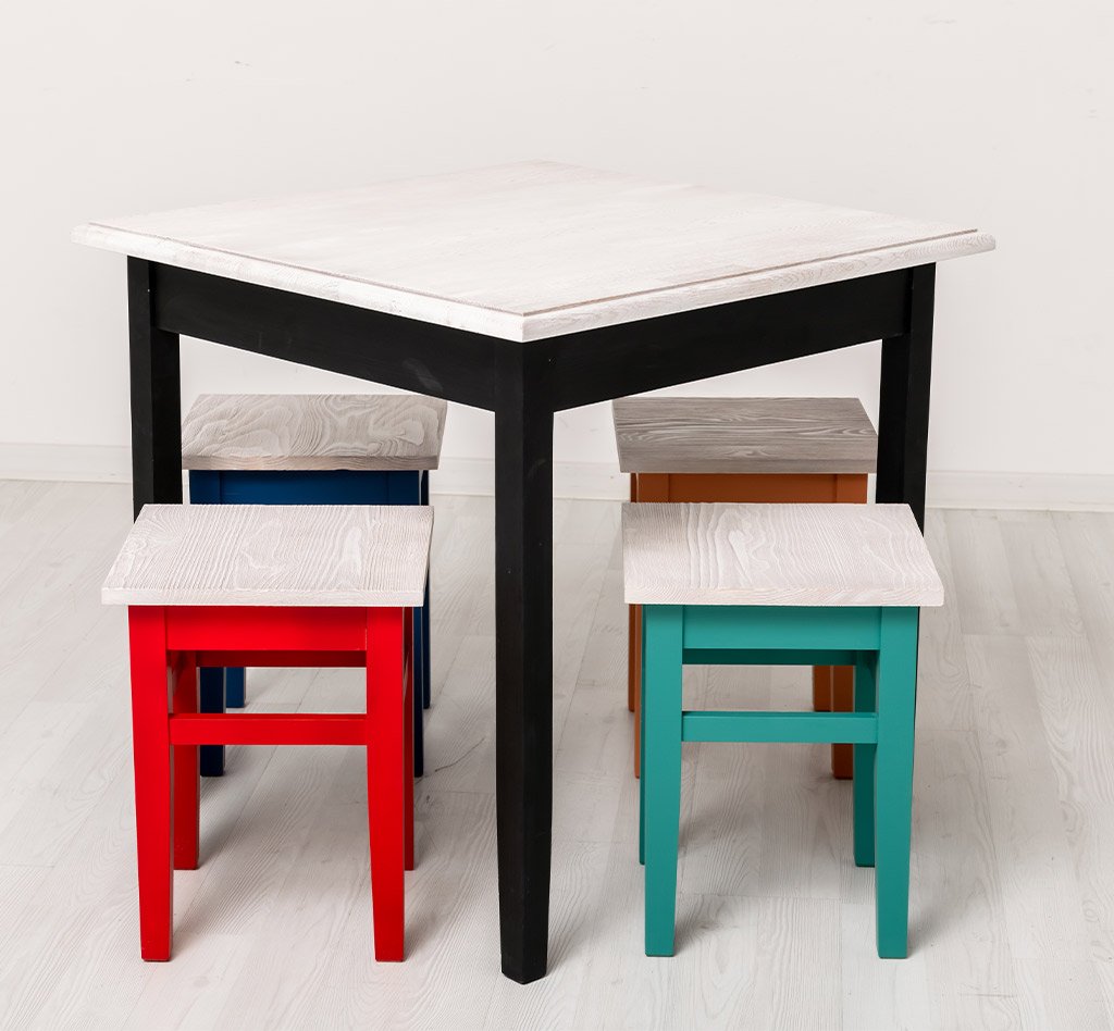 Essgruppe Luberon Multicolor mit Tisch und vier Stühlen