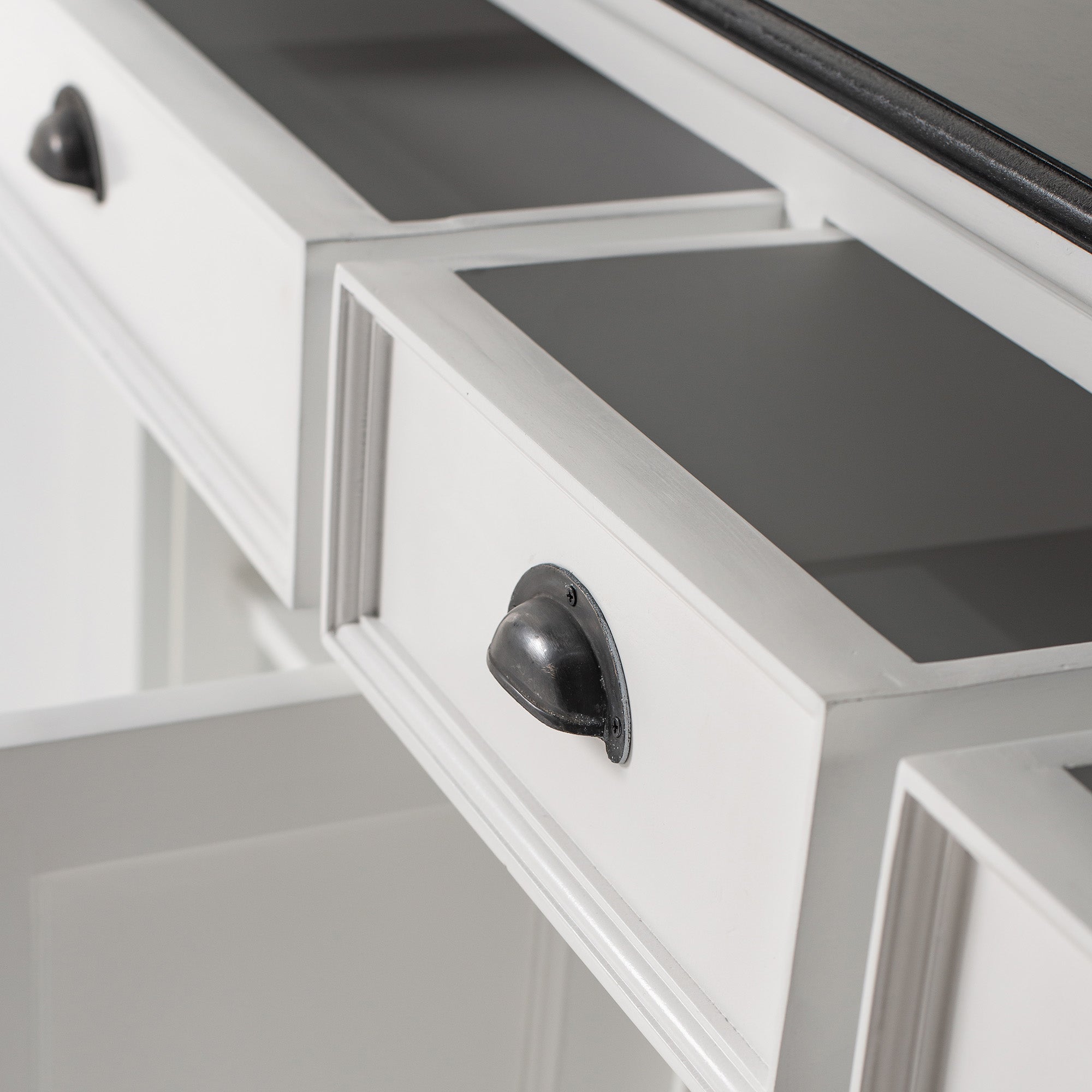 Halifax Contrast Buffet – Sideboard in Weiß mit schwarzer Tischplatte