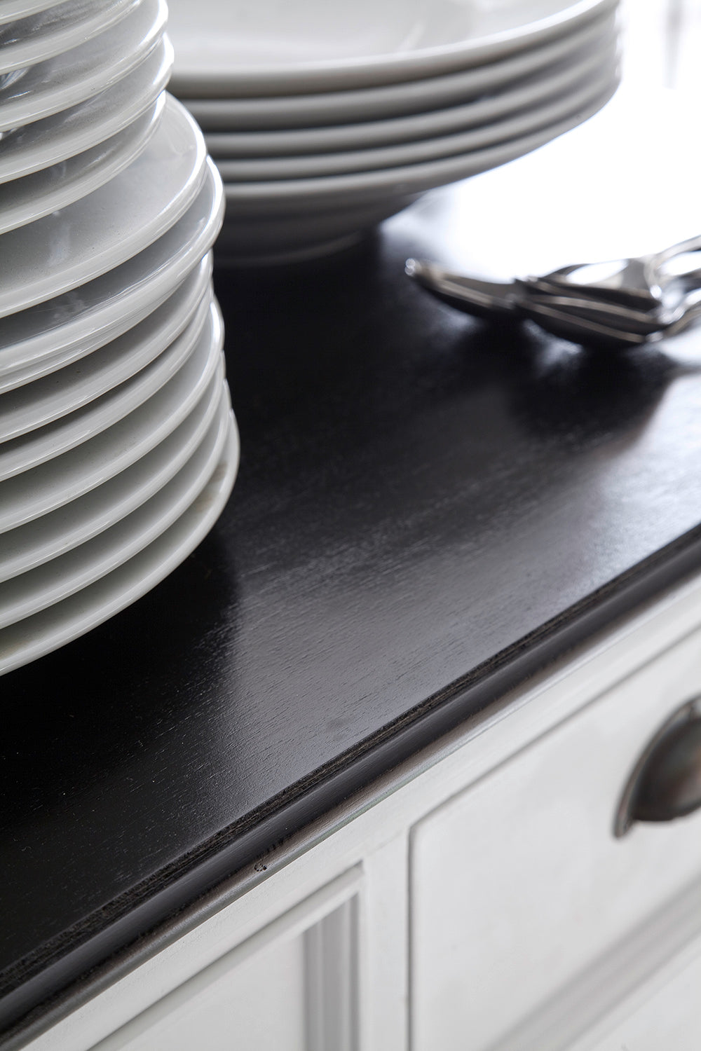 Halifax Contrast Buffet – Weiß mit schwarzer Tischplatte