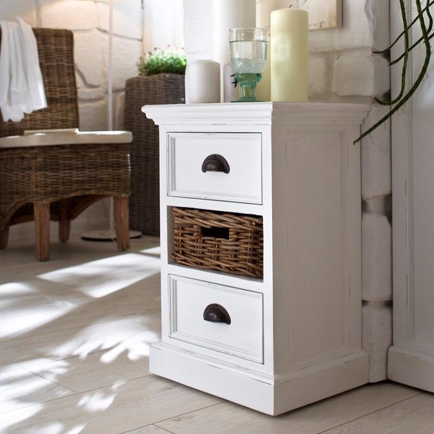 Halifax Nachttisch mit Rattan-Korb – Weiß