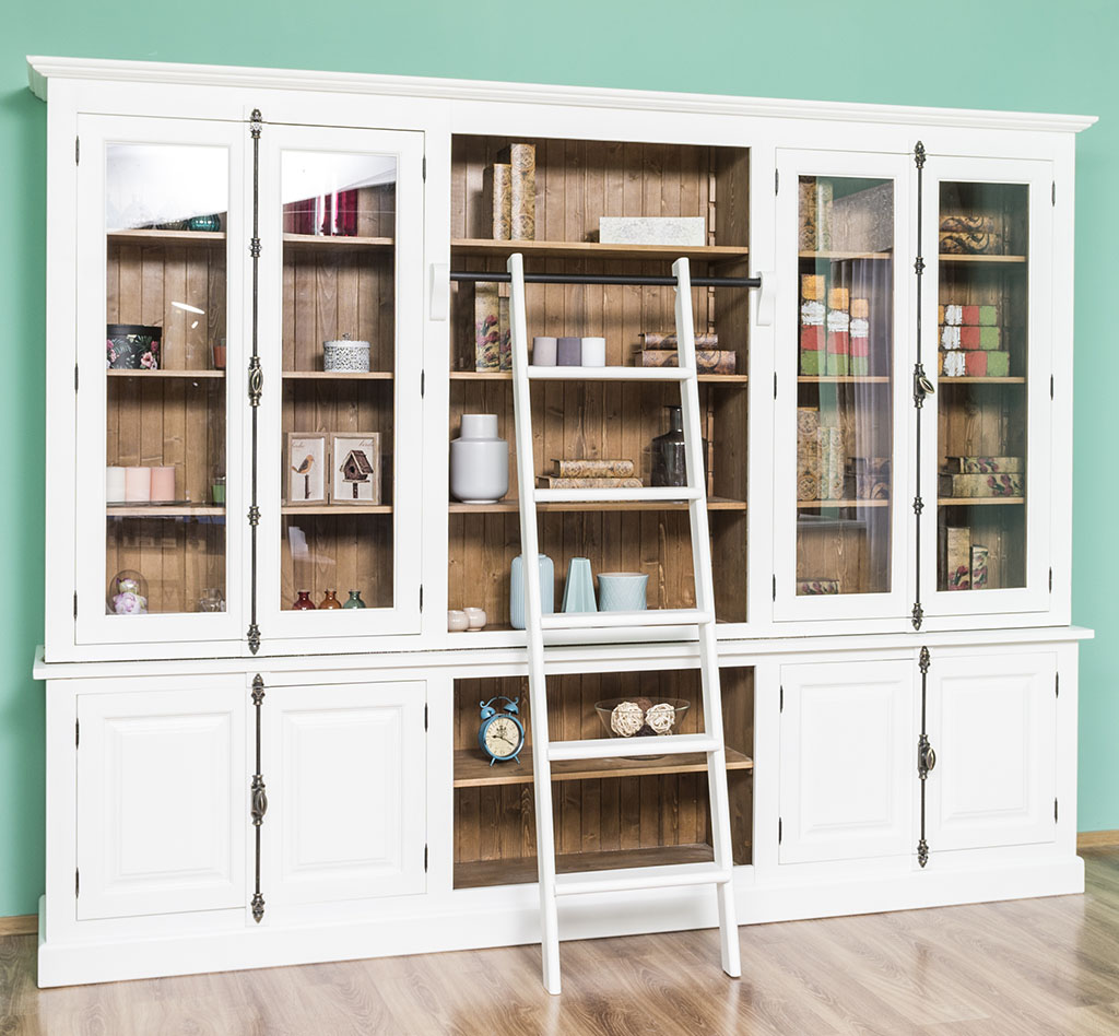 Stilvoller Hochschrank im Landhausstil - in vielen Farben erhältlich!