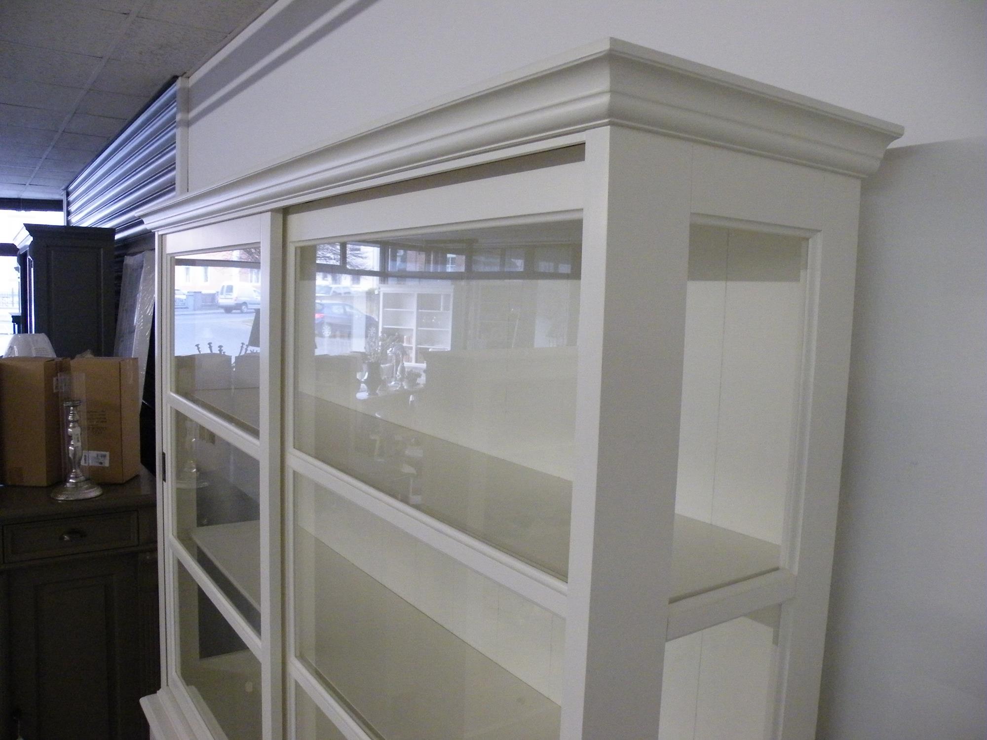Hochschrank im Shabby Chic