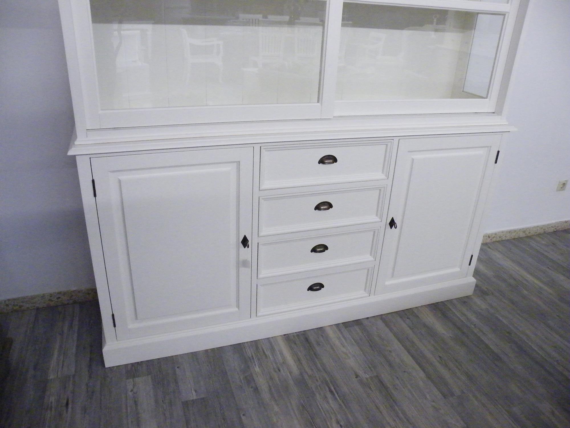 Hochschrank im Shabby Chic