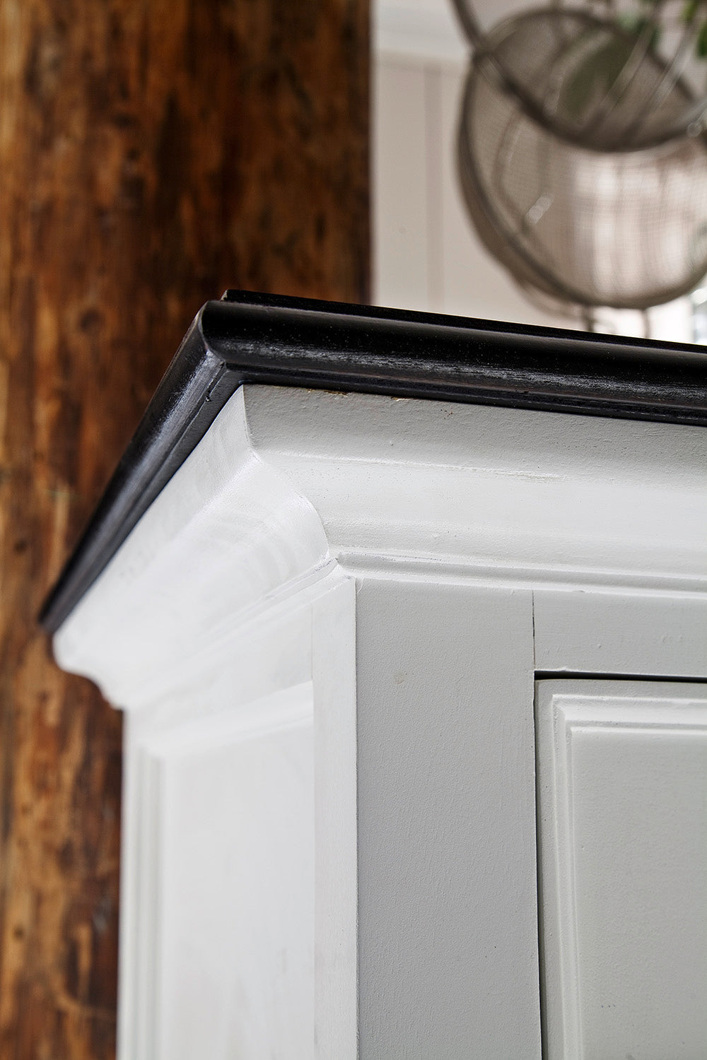 Halifax Contrast Kleines Sideboard – Weiß mit schwarzer Tischplatte