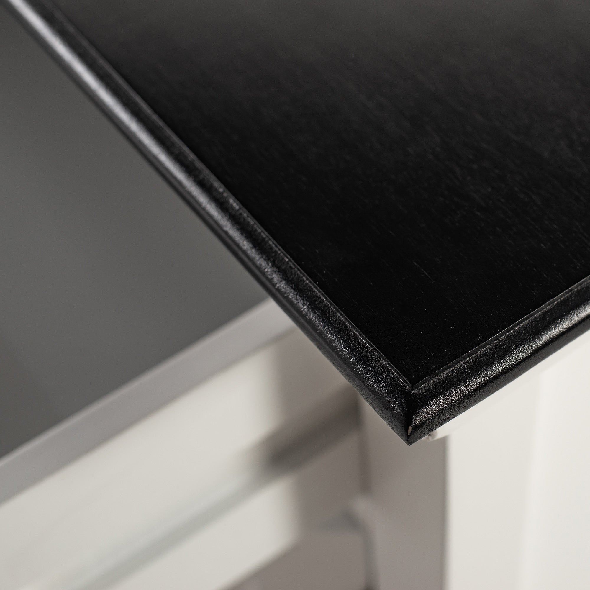 Halifax Contrast Buffet – Sideboard in Weiß mit schwarzer Tischplatte