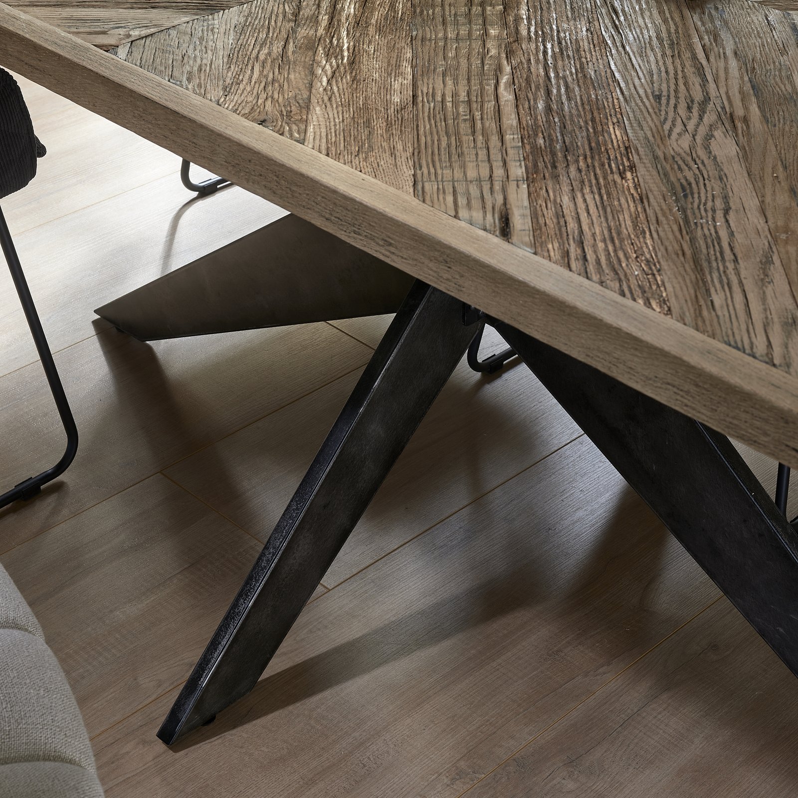Falcon Crest Dining Table