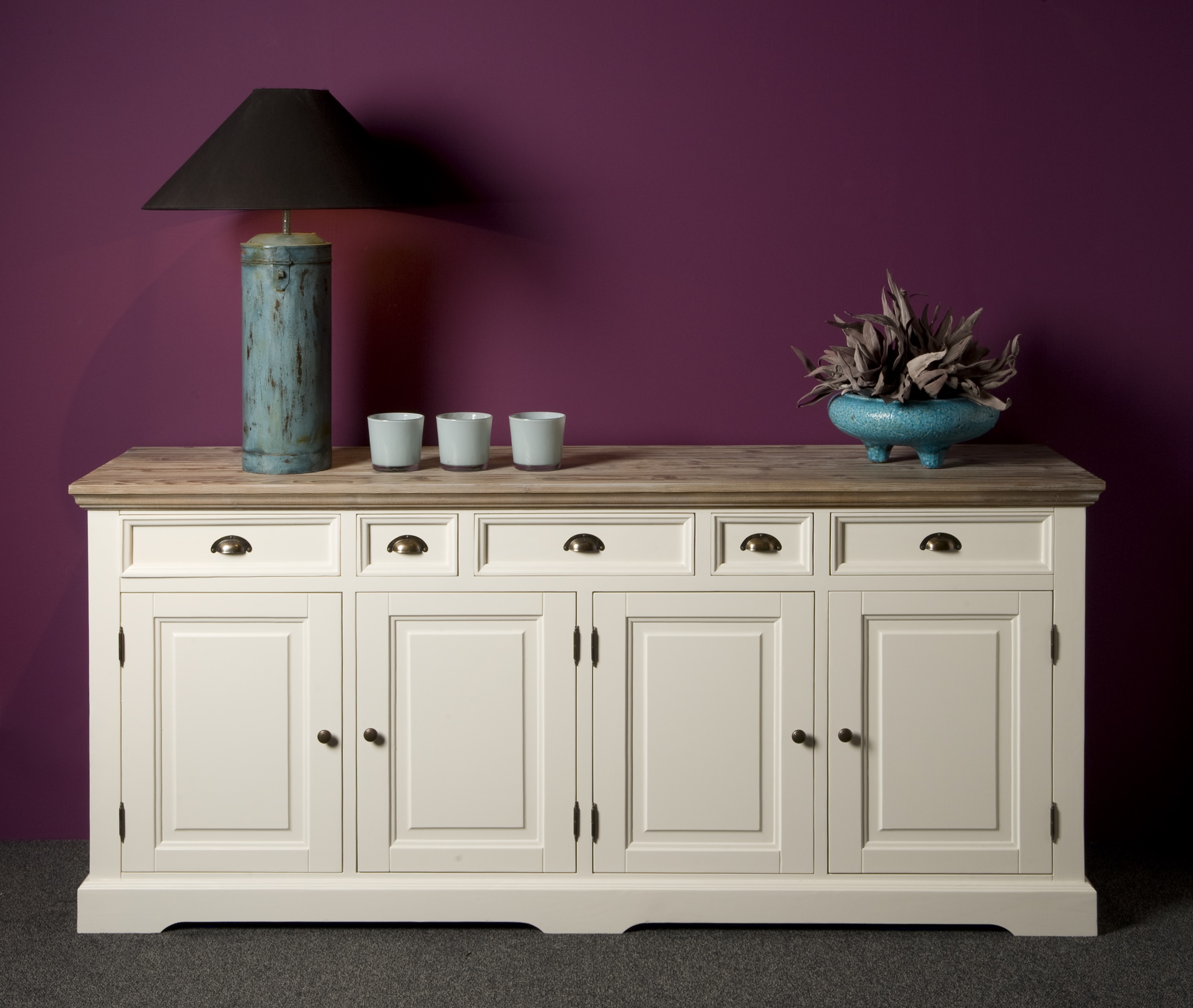 Individuelles Sideboard Penzance mit rustikaler Platte