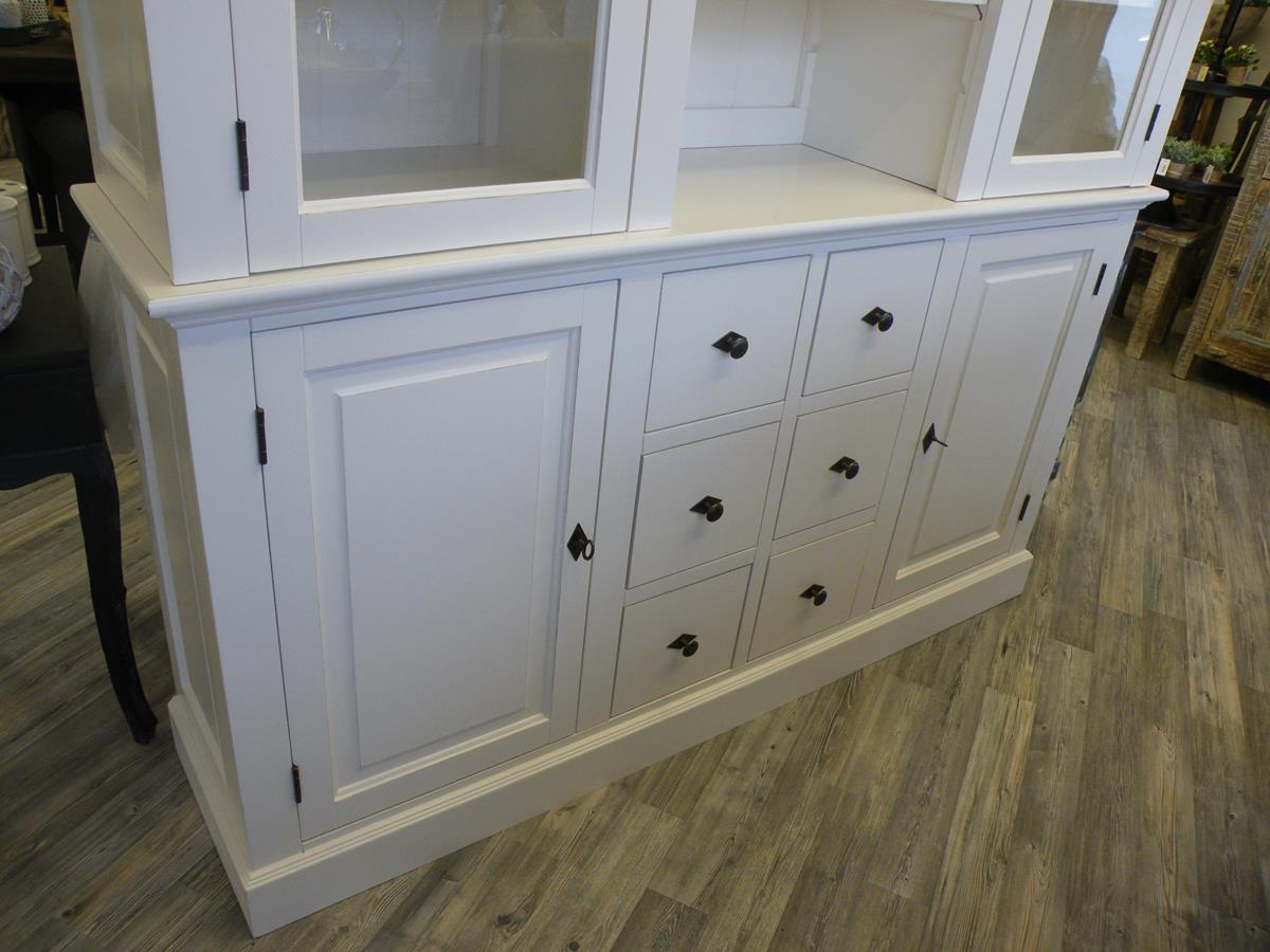 dscf9911_copy_ Großer Buffetschrank im eleganten Landhausstil