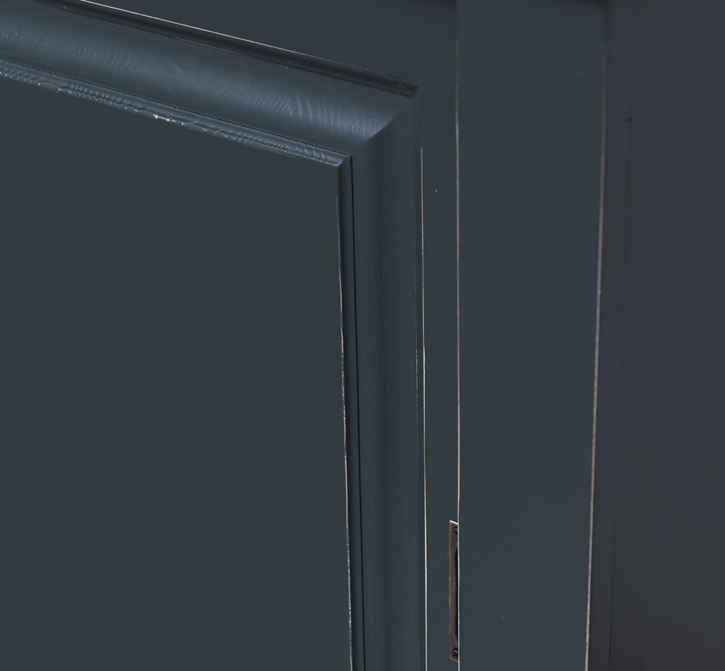 Kompaktes Sideboard im schlichten Landhausstil mit Schiebetüren - in vielen Farben erhältlich!