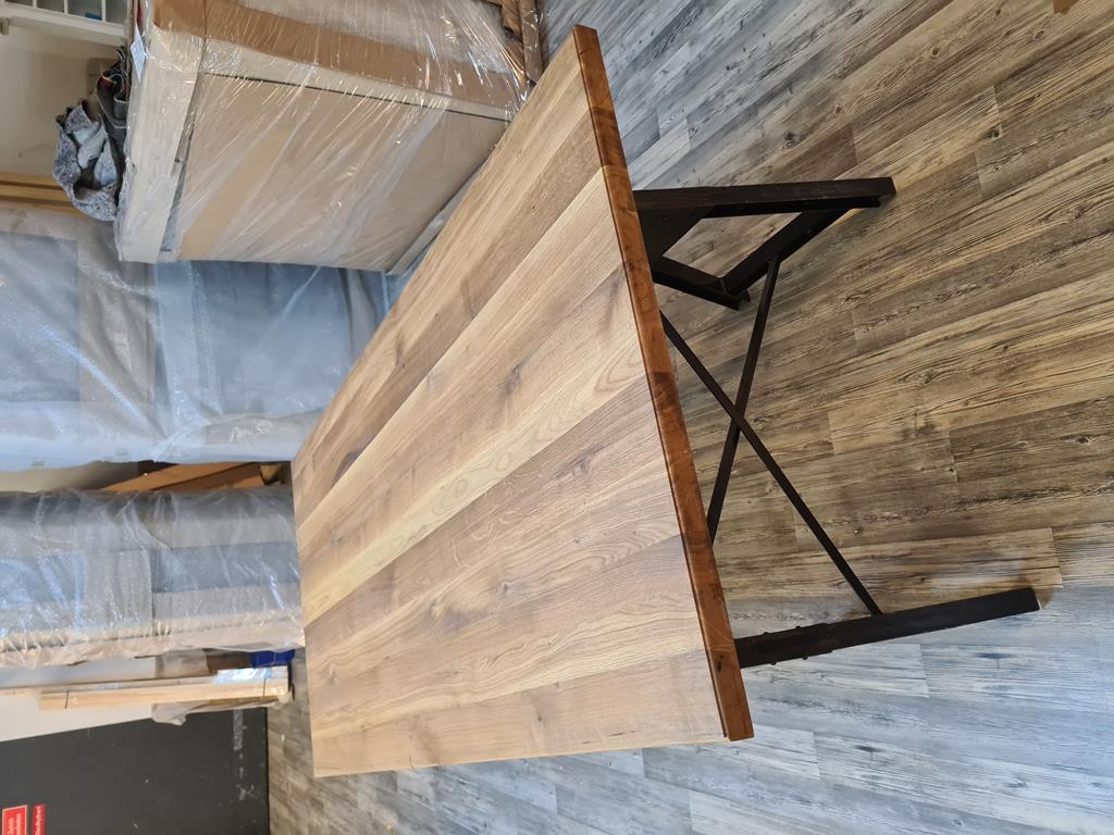 Tisch Wellington im Industrial Style mit massiver Eichenplatte - als Esstisch oder auch Schreibtisch nutzbar!