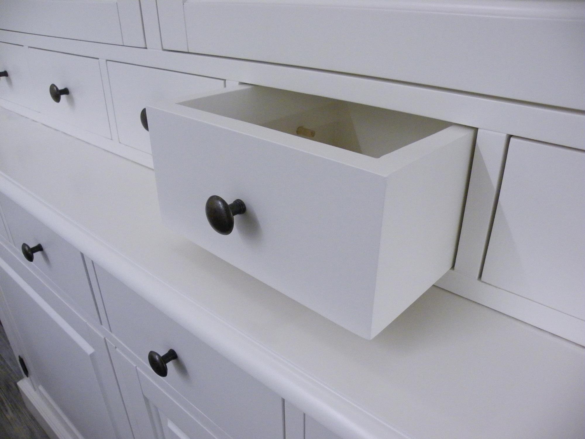 dscf8416_copy_ Interessanter Vitrinenschrank im Landhausstil