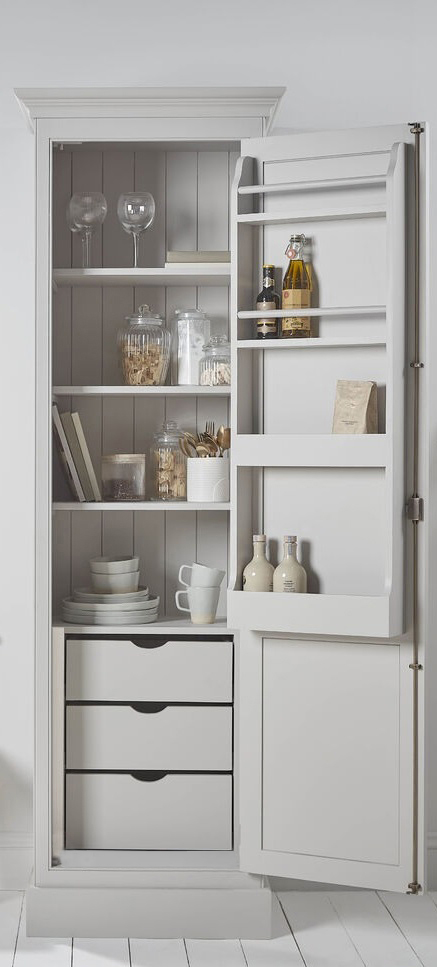 Vorratsschrank Landhaus 77 cm, Fichte massiv, mit Schubladen