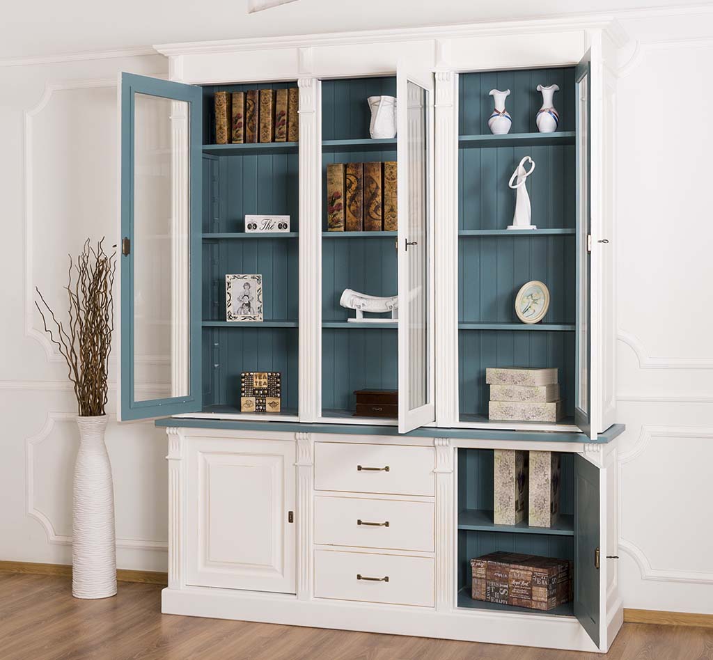 Eleganter Vitrinenschrank mit liebevollen Details - in vielen Farben erhältlich!